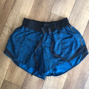 Lululemon shorts hotty hot